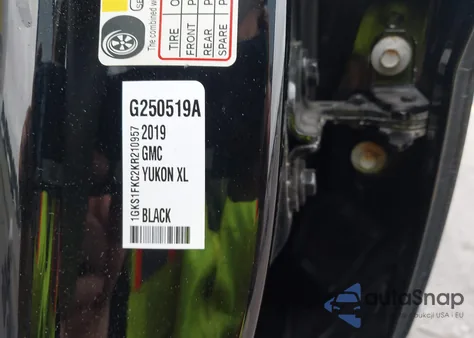 2019 GMC Yukon Xl Sle z USA, uszkodzony, nr VIN 1GKS1FKC2KR210957